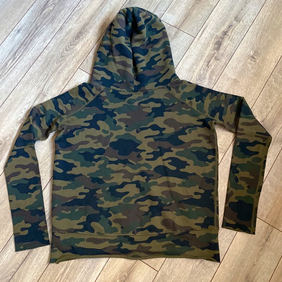 NILI LOTAN Janie Hoodie in Green Camouflage Print - Picture 5 of 7